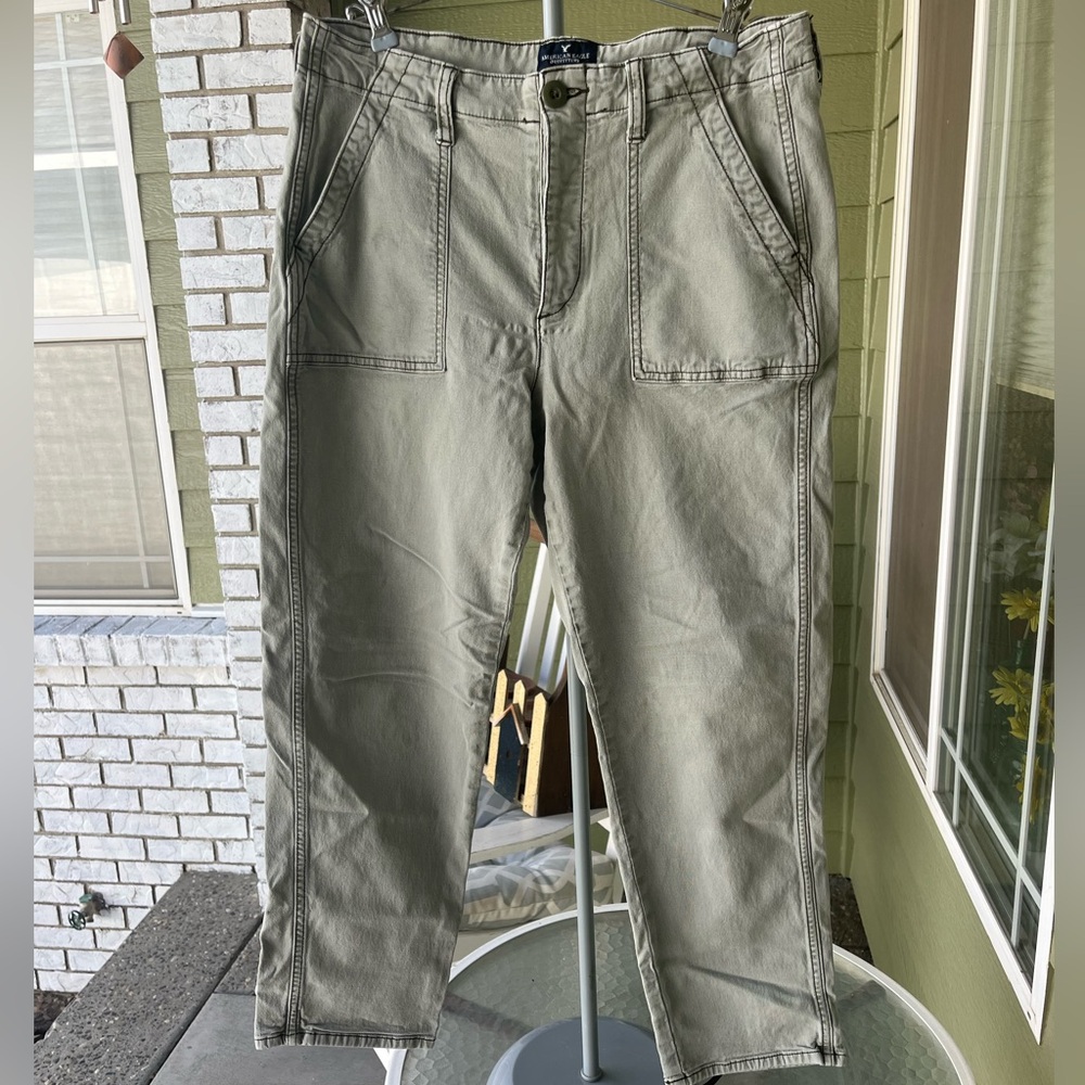 American Eagle Outfitters Women's Cropped Jeans in Light Olive